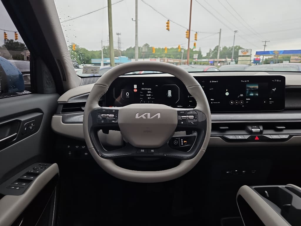 2024 Kia EV9 view 8