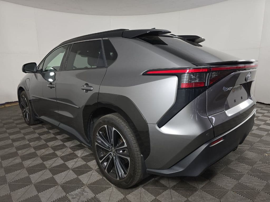 2023 Toyota bZ4X view 4
