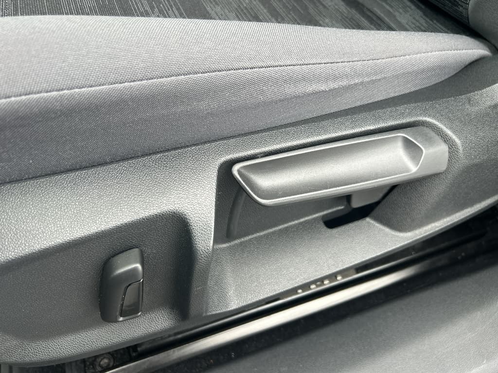 2022 Volkswagen ID.4 view 7