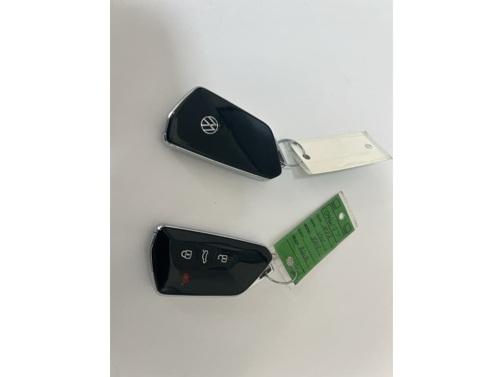 2022 Volkswagen ID.4 view 17