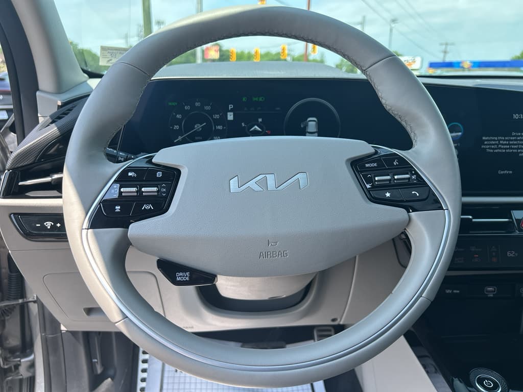 2023 Kia Niro EV view 8
