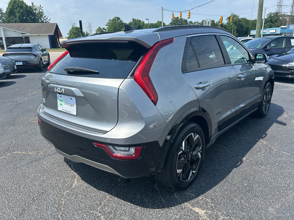 2023 Kia Niro EV view 3