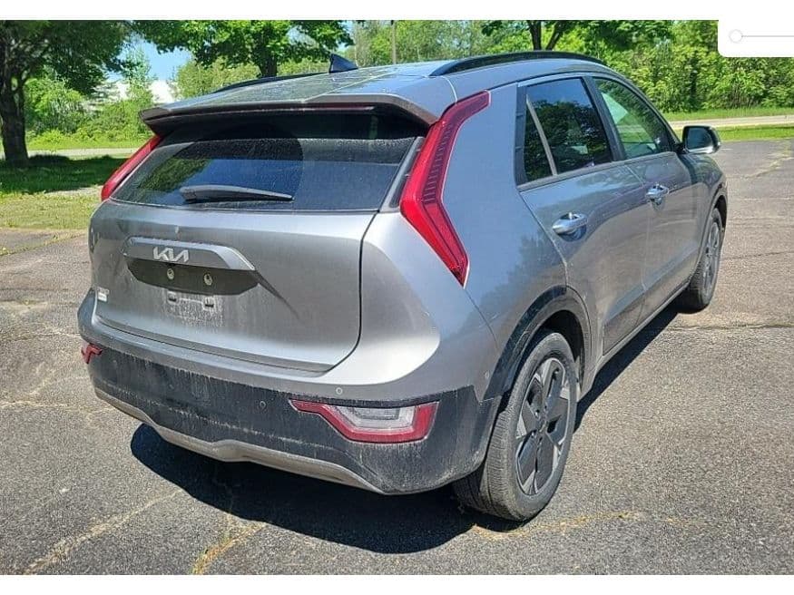 2023 Kia Niro EV view 3