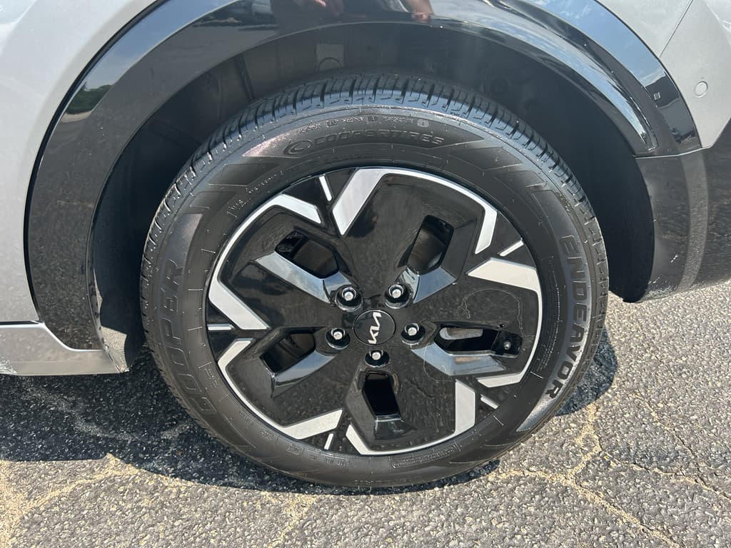 2023 Kia Niro EV view 30