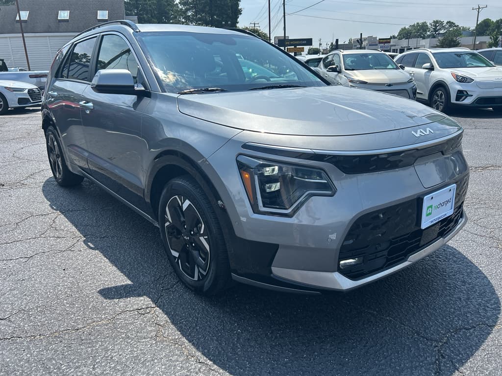 2023 Kia Niro EV view 4