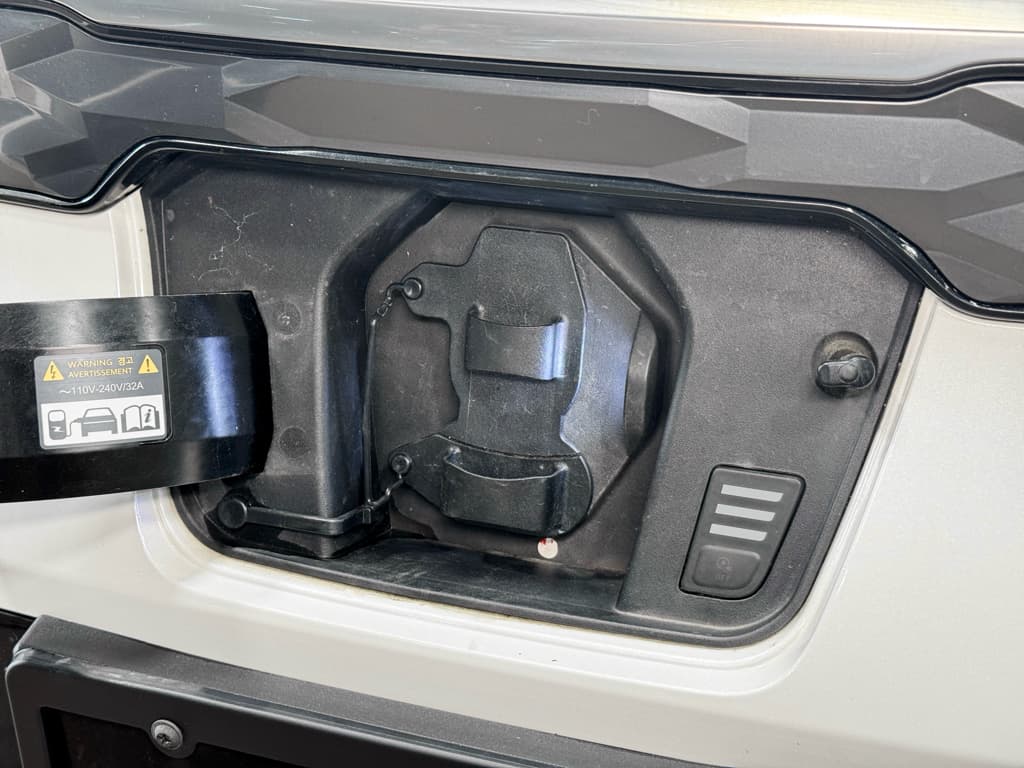 2023 Kia Niro EV view 5