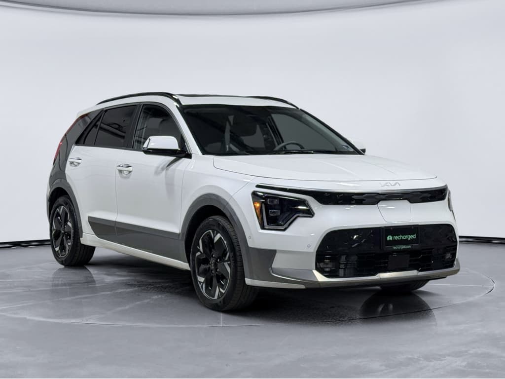 2023 Kia Niro EV view 4