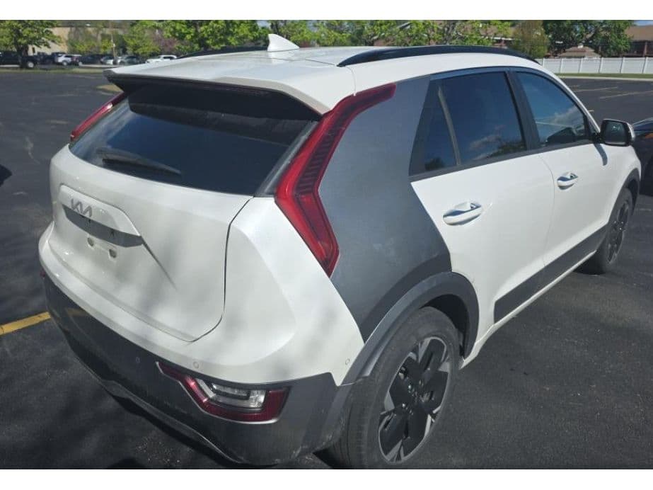 2023 Kia Niro EV view 3