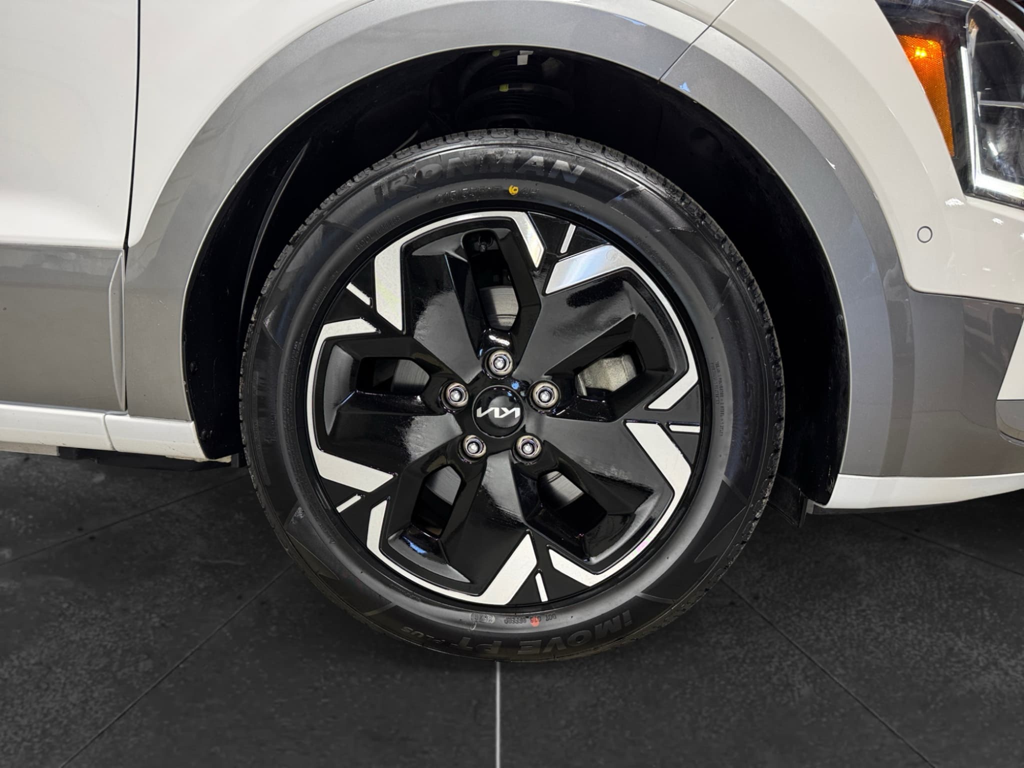 2023 Kia Niro EV view 36