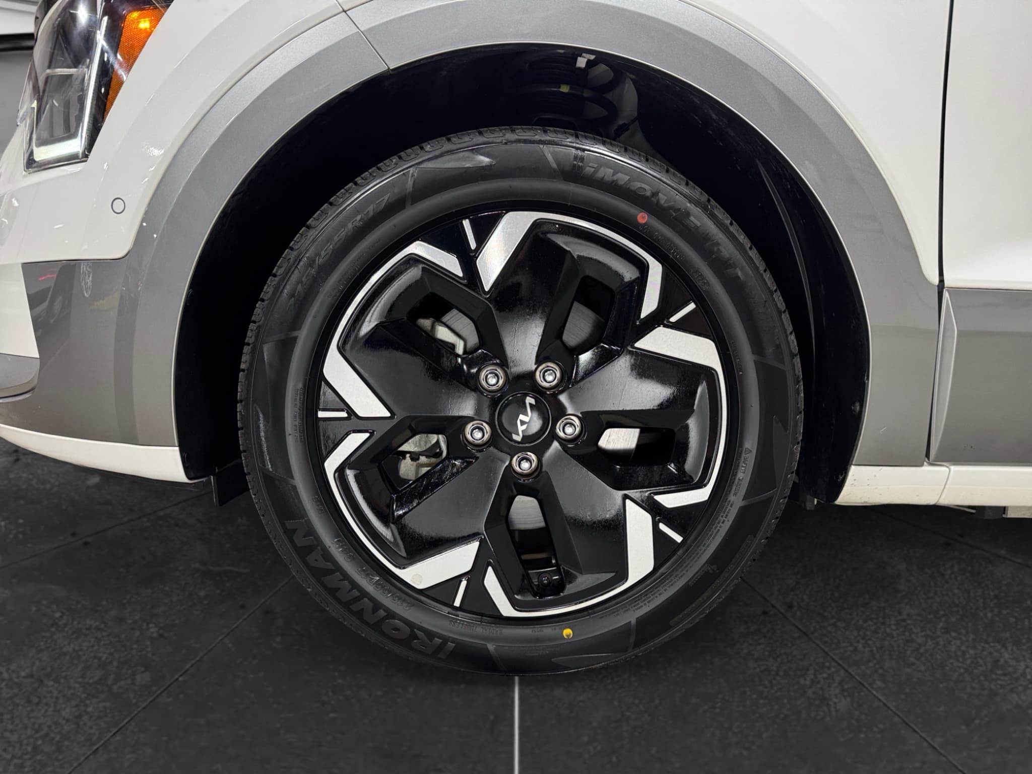 2023 Kia Niro EV view 32