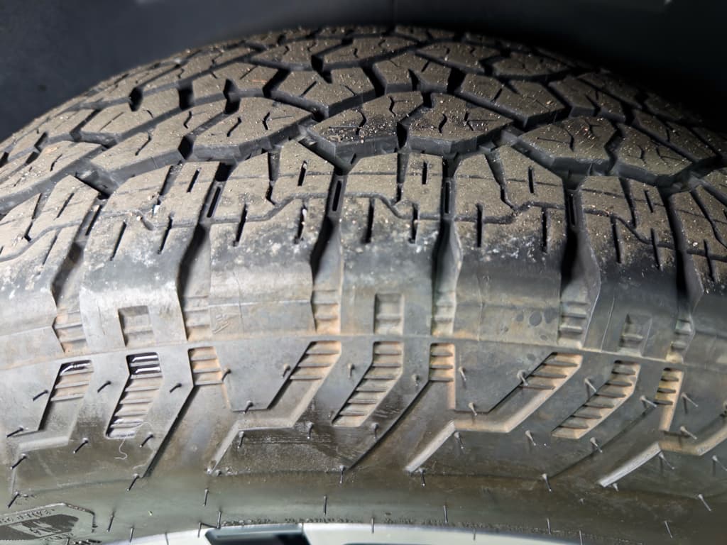2025 Rivian R1S view 36