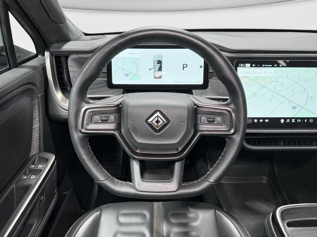 2025 Rivian R1S view 8