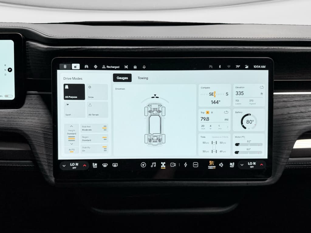 2025 Rivian R1S view 12