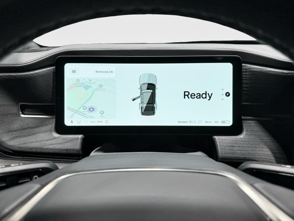 2025 Rivian R1S view 9