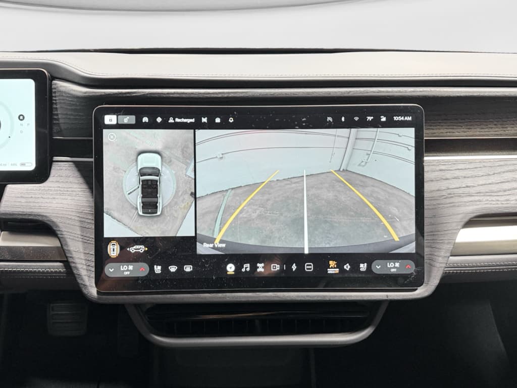 2025 Rivian R1S view 15