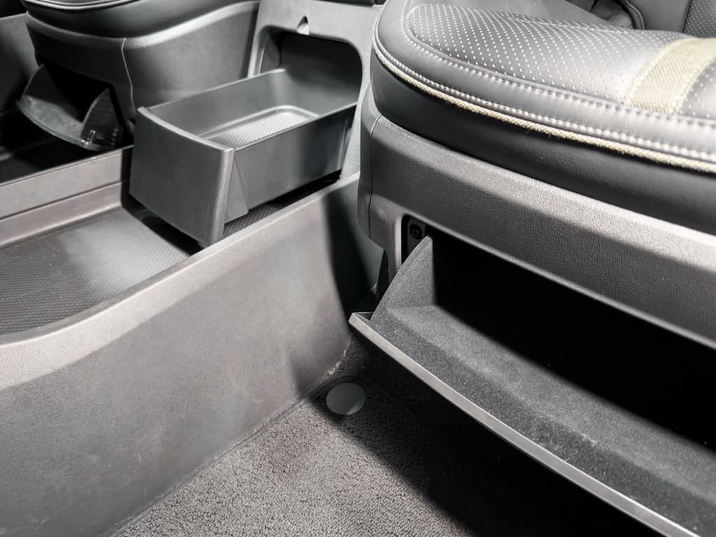 2025 Rivian R1S view 19
