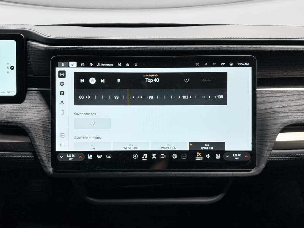 2025 Rivian R1S view 11