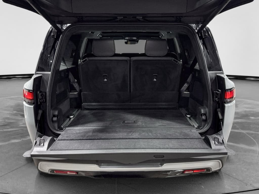 2025 Rivian R1S view 27