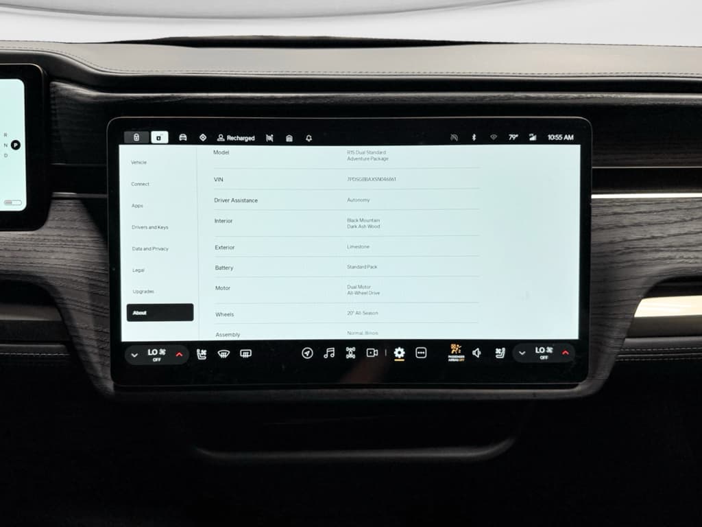2025 Rivian R1S view 14