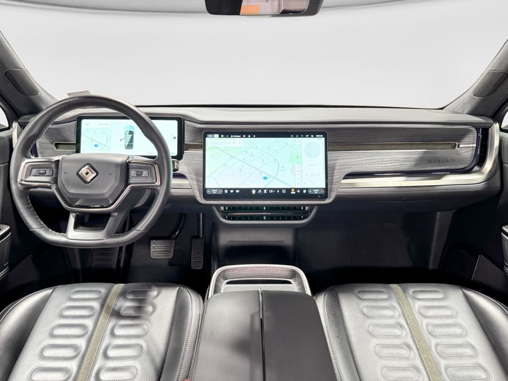 2025 Rivian R1S view 16