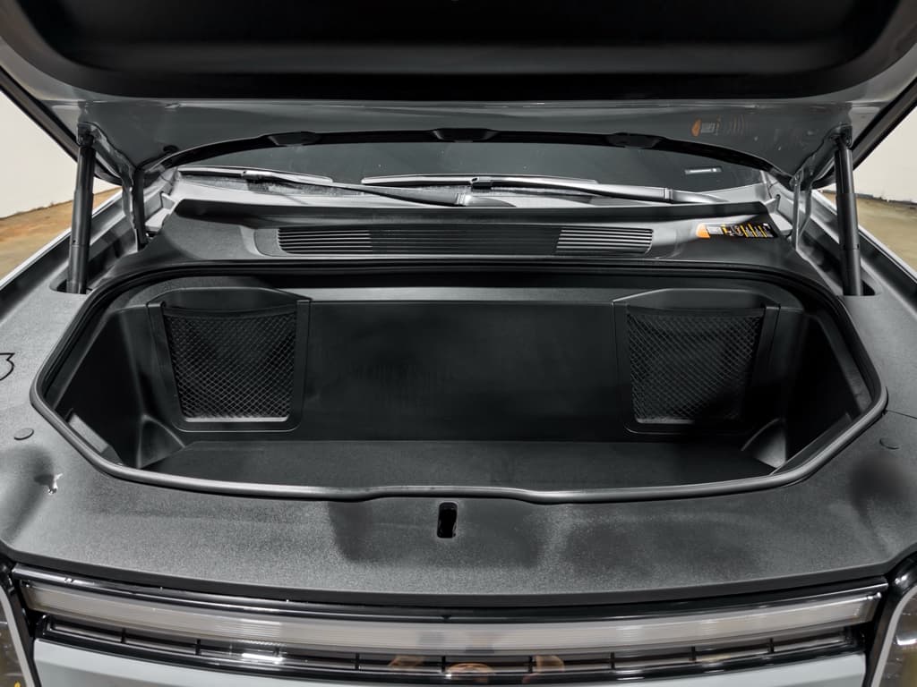 2025 Rivian R1S view 26