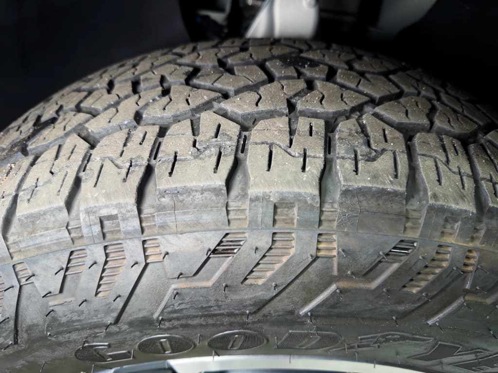 2025 Rivian R1S view 38