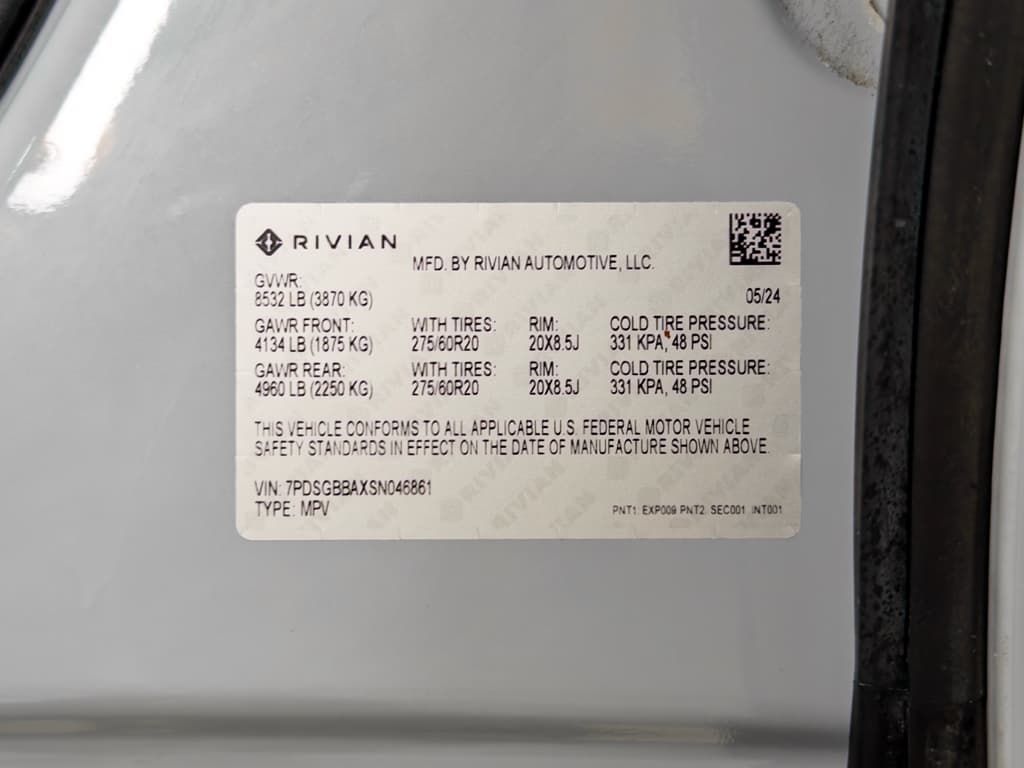2025 Rivian R1S view 29