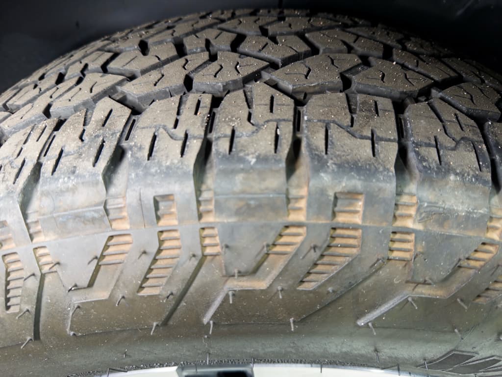 2025 Rivian R1S view 34