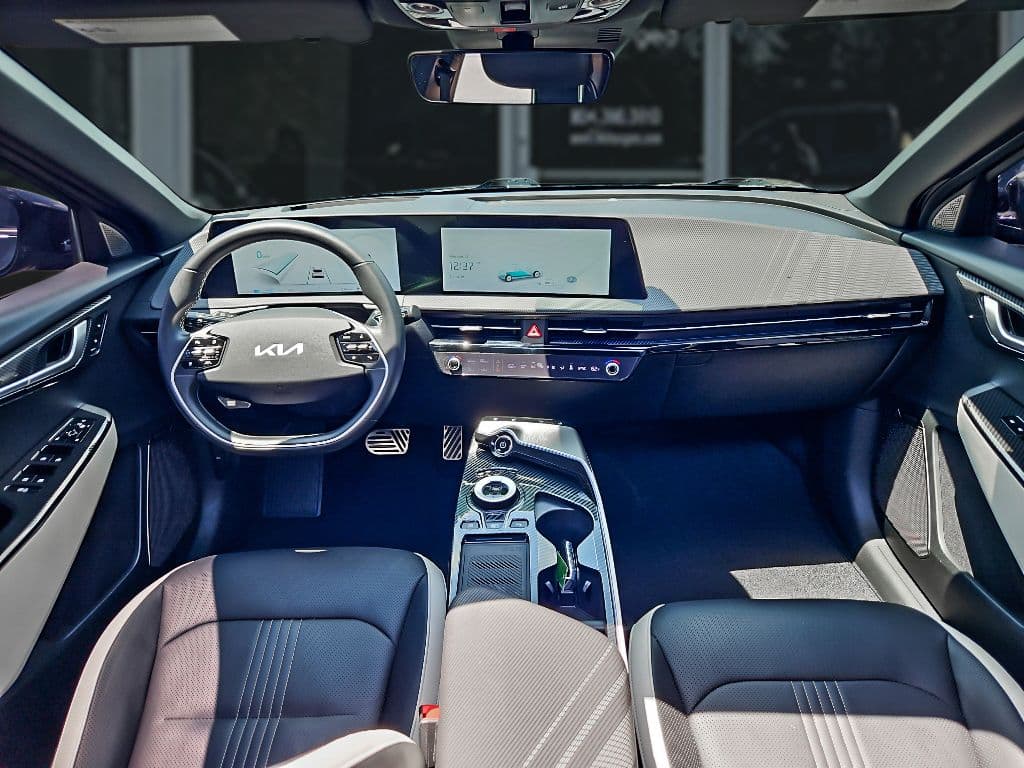 2022 Kia EV6 view 16
