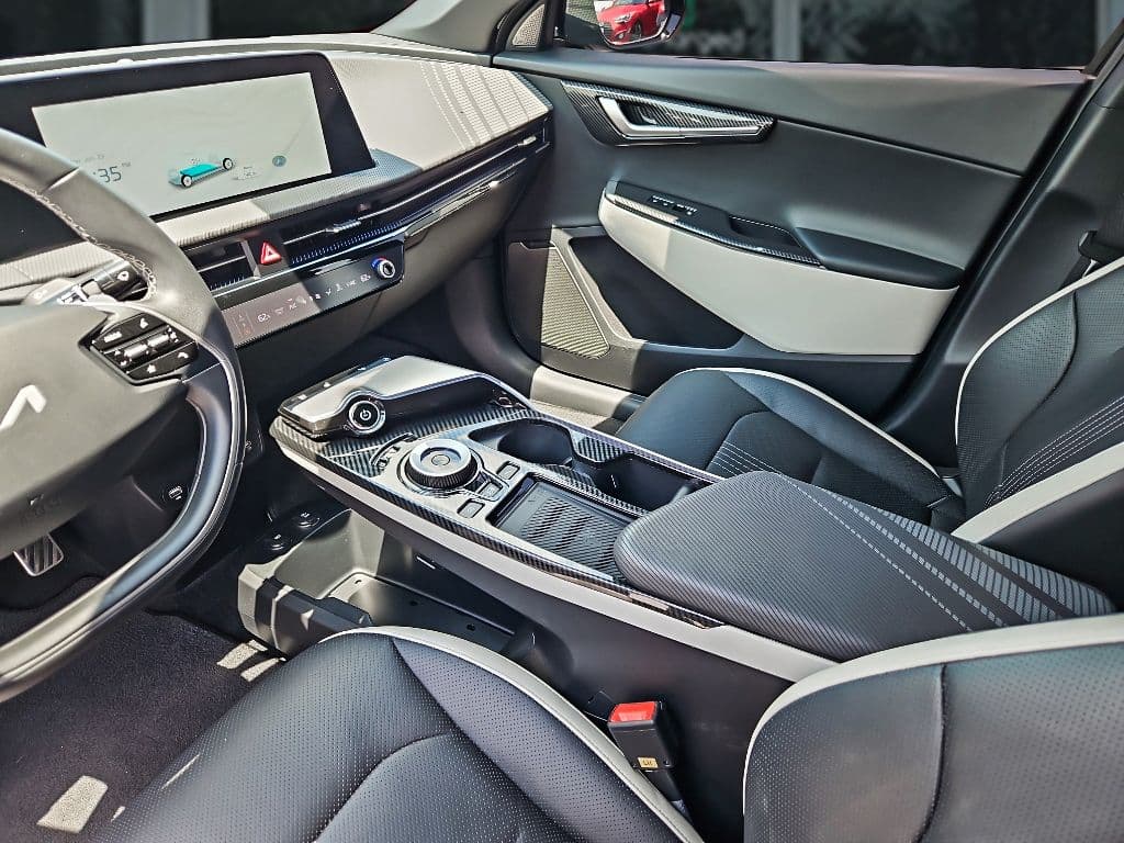 2022 Kia EV6 view 17