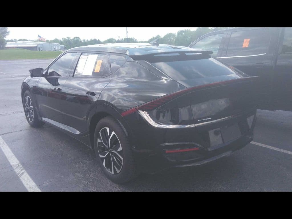 2022 Kia EV6 view 2