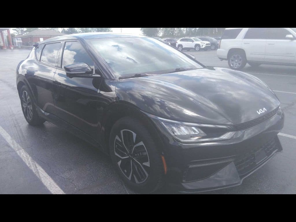 2022 Kia EV6 view 4