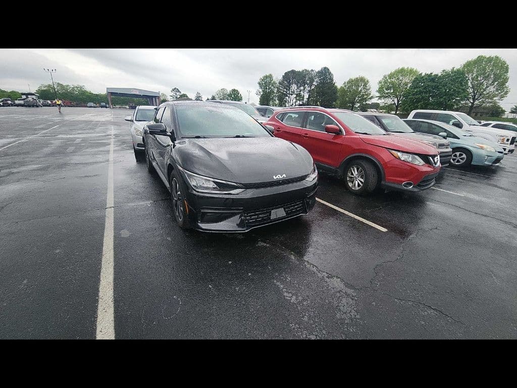 2022 Kia EV6 view 8