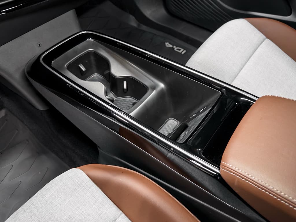 2023 Volkswagen ID.4 view 19