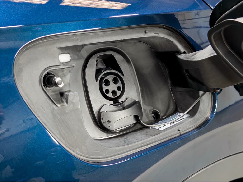 2023 Volkswagen ID.4 view 5