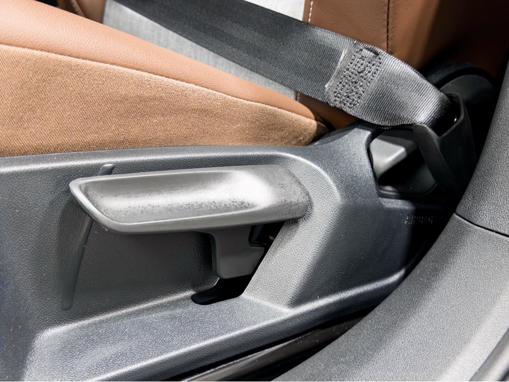 2023 Volkswagen ID.4 view 7