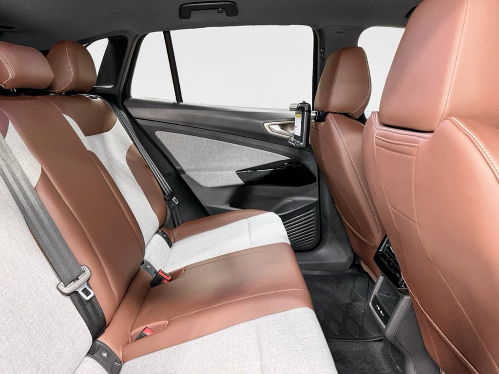 2023 Volkswagen ID.4 view 22