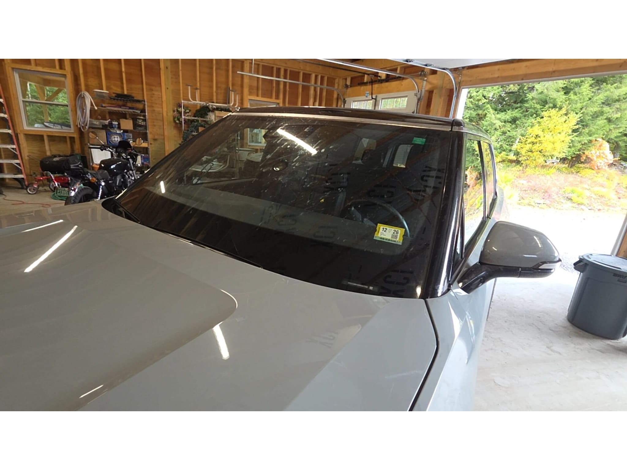 2025 Rivian R1S view 9