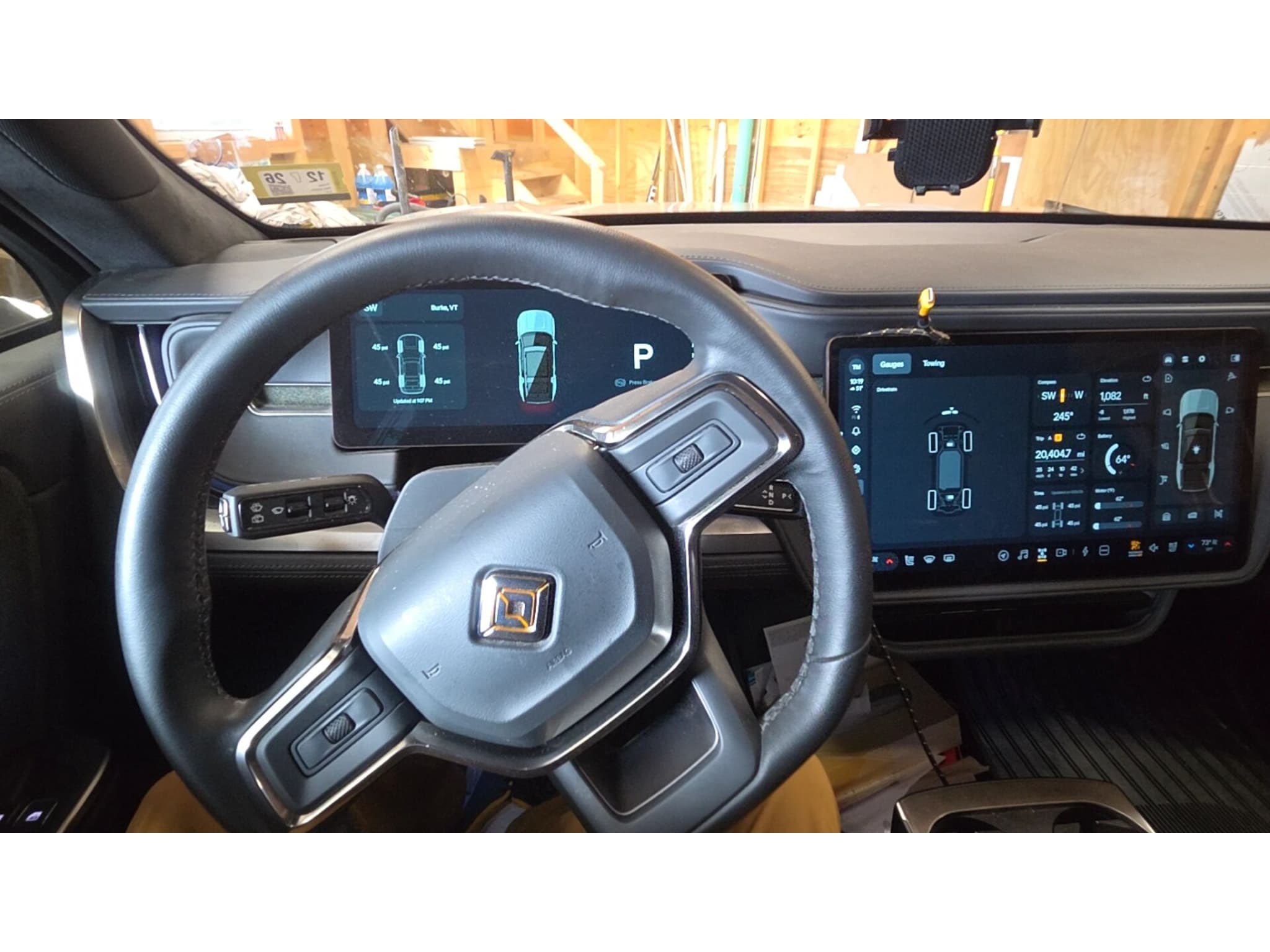 2025 Rivian R1S view 11
