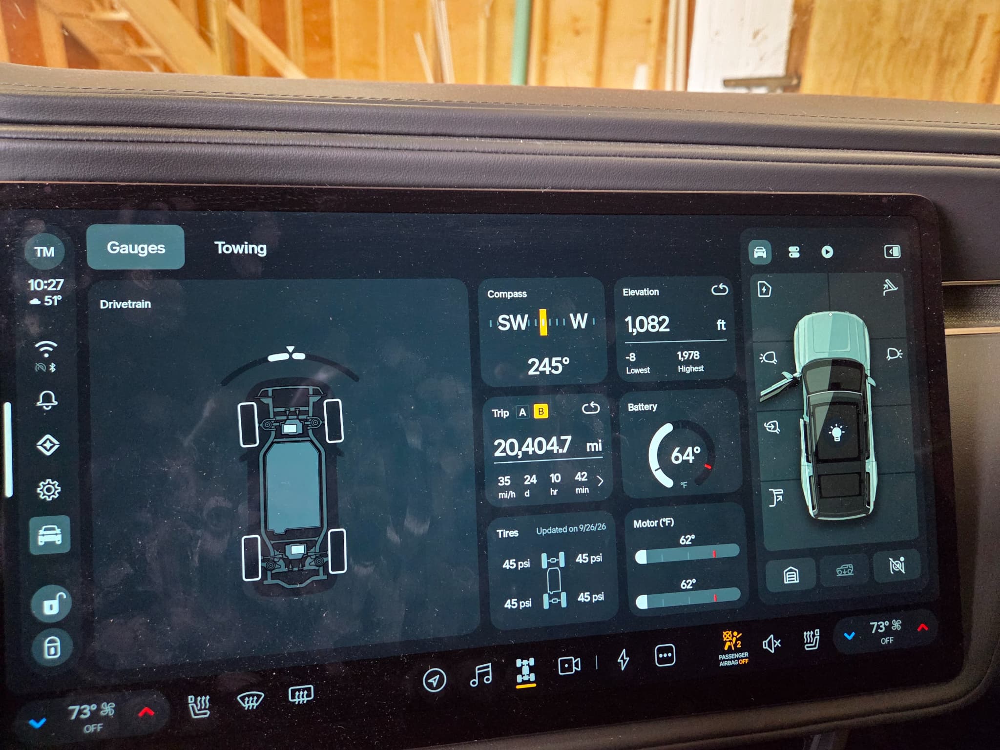 2025 Rivian R1S view 12
