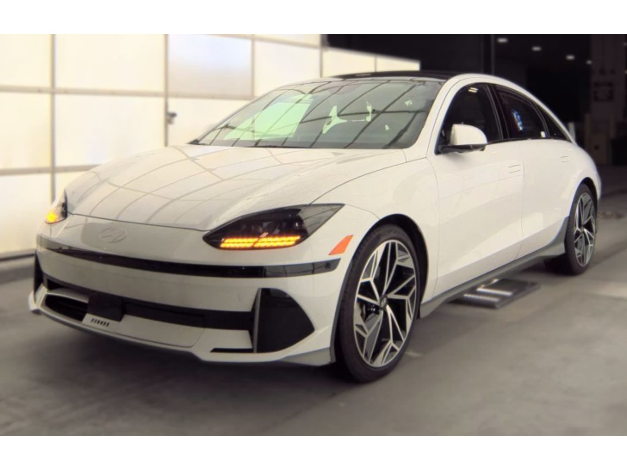 2023 Hyundai IONIQ 6 view 1