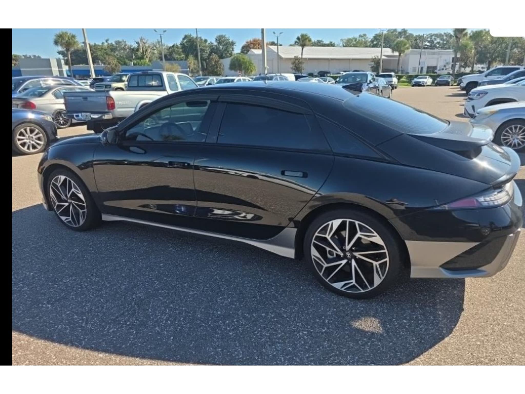 2023 Hyundai IONIQ 6 view 2