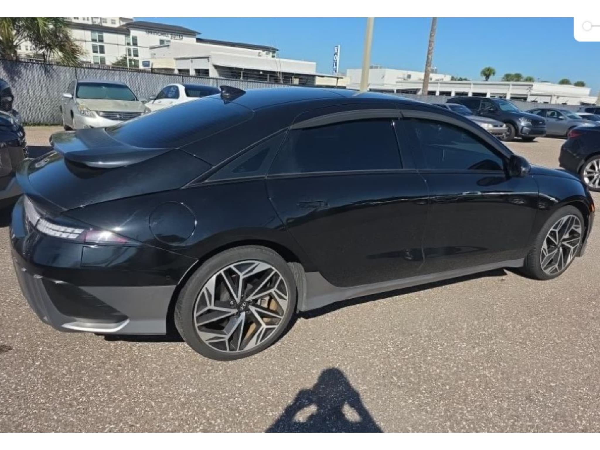2023 Hyundai IONIQ 6 view 3