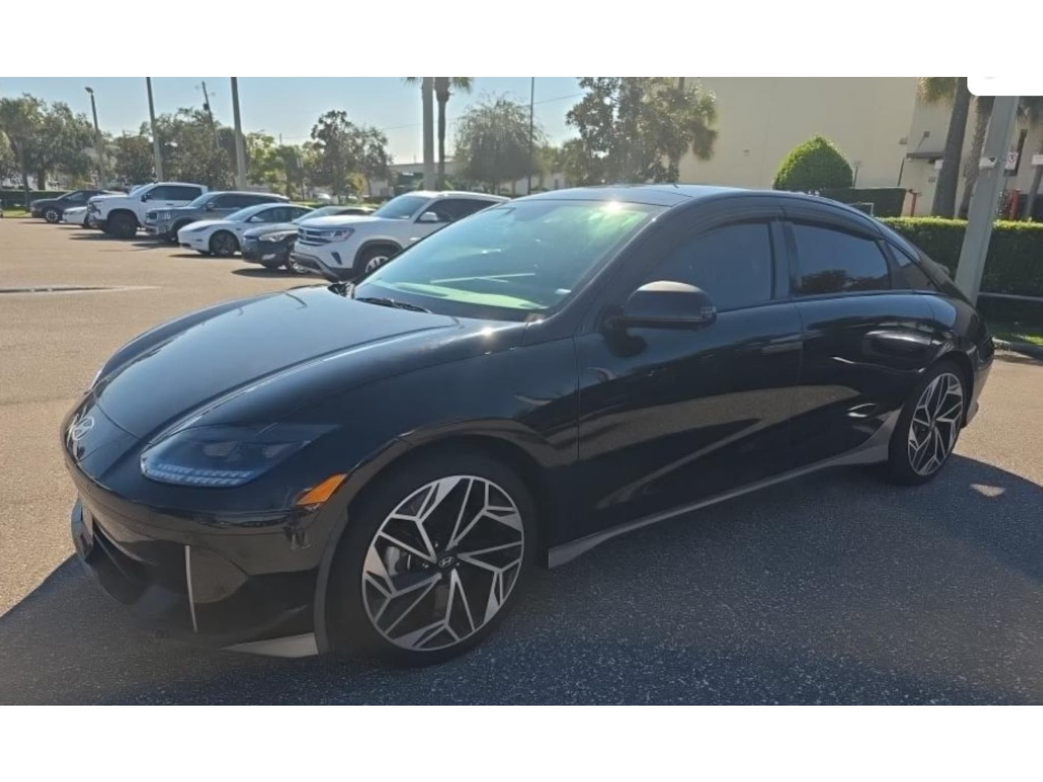 2023 Hyundai IONIQ 6 view 1