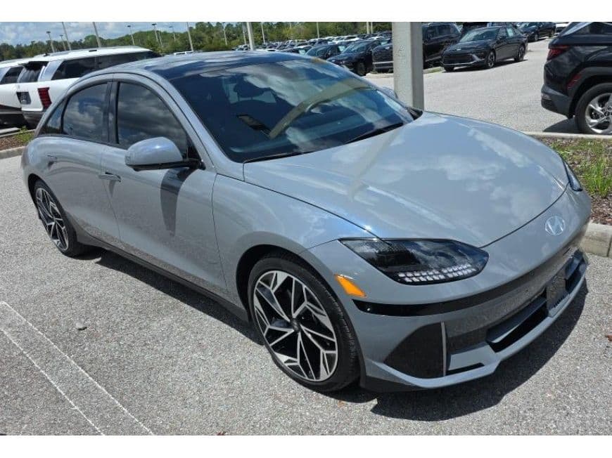2023 Hyundai IONIQ 6 view 2