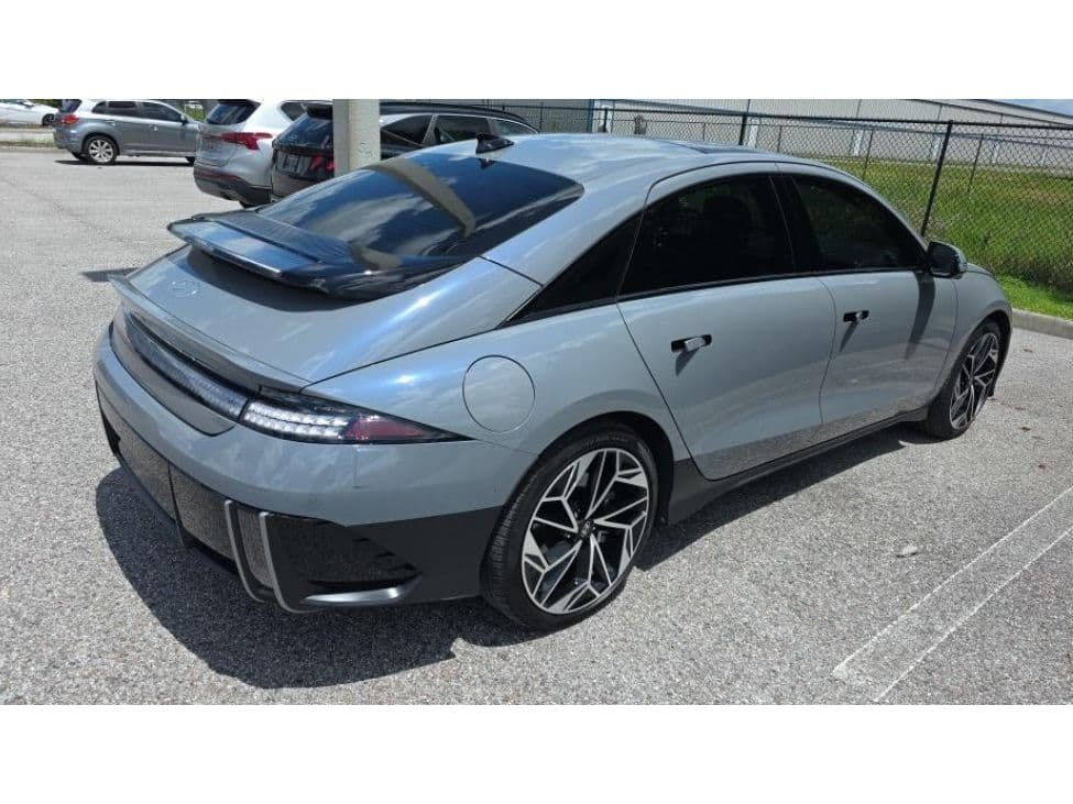 2023 Hyundai IONIQ 6 view 3