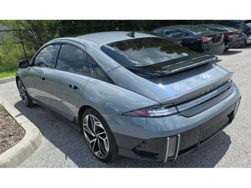 2023 Hyundai IONIQ 6 view 4