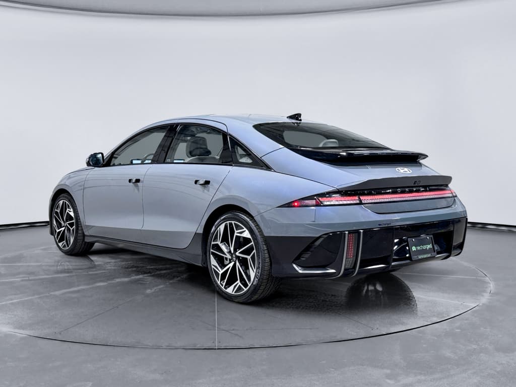 2023 Hyundai IONIQ 6 view 2