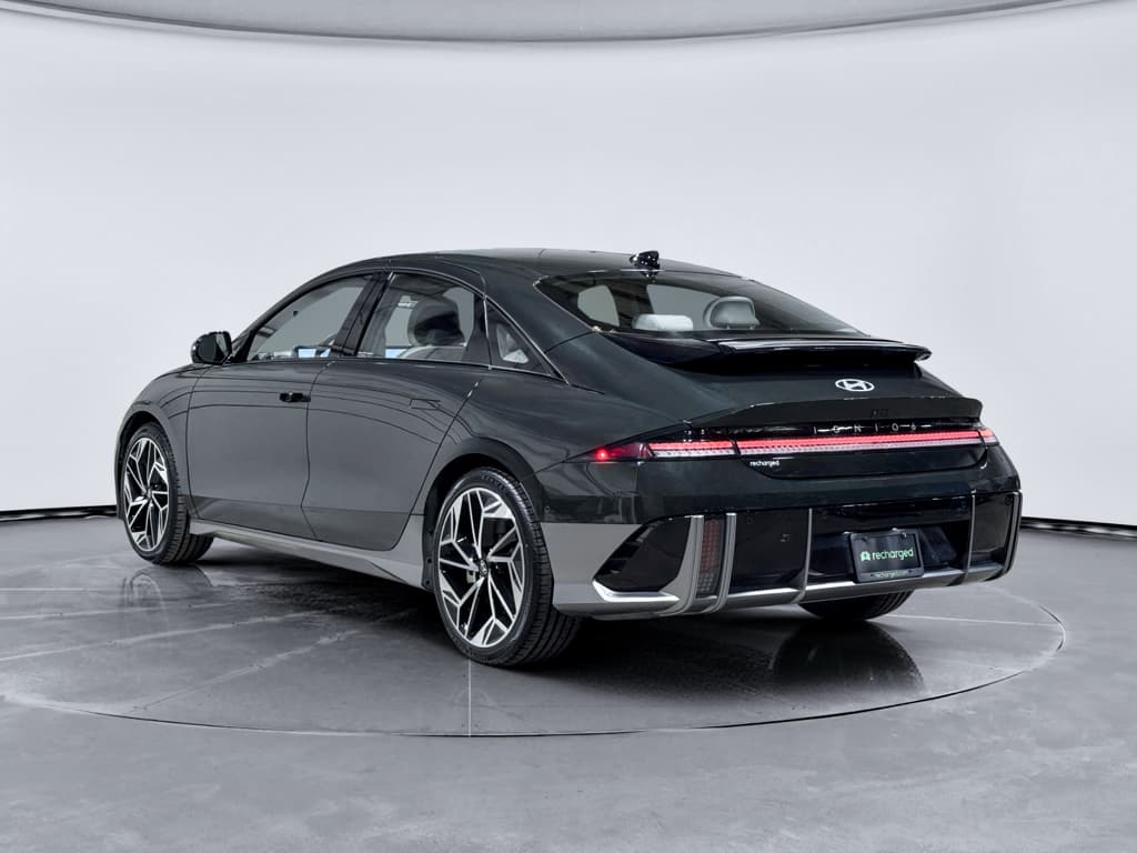 2023 Hyundai IONIQ 6 view 2