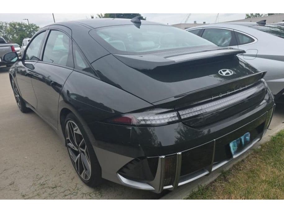 2023 Hyundai IONIQ 6 view 4